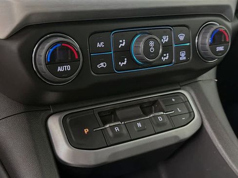 Used 2023 GMC Acadia SLE FWD image 18