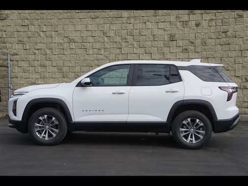 New 2026 Chevrolet Equinox LT image 2