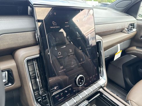 New 2026 GMC Yukon XL Denali Ultimate w/ LPO, Floor Liner Package AWD/4WD image 15