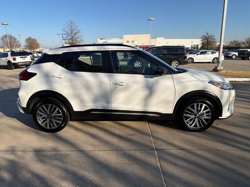 Used 2024 Nissan Kicks SR image 6
