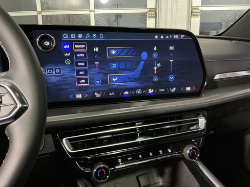 New 2026 Chevrolet Traverse LT image 29