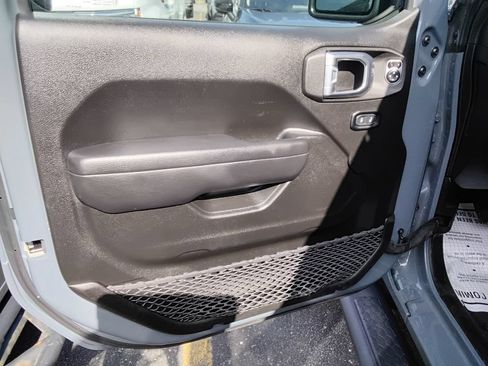 Used 2024 Jeep Wrangler Unlimited w/ Convenience Group AWD/4WD image 9