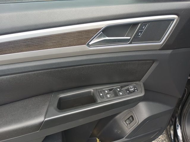 Used 2018 Volkswagen Atlas SEL FWD image 11