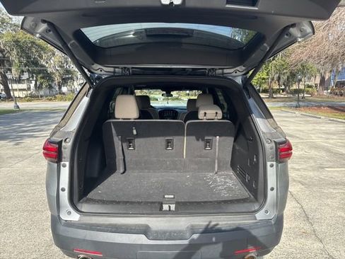 Used 2023 Chevrolet Traverse LT image 6