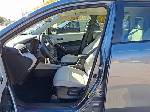 Used 2022 Toyota Corolla Cross L image 18