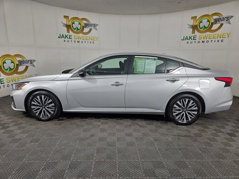 Used 2024 Nissan Altima 2.5 SV FWD image 4