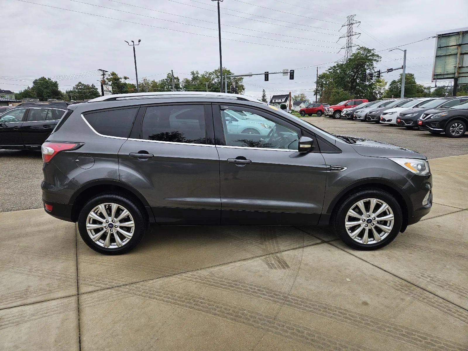 Used 2017 Ford Escape Titanium AWD/4WD image 5