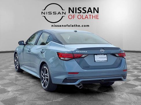 Used 2025 Nissan Sentra SR w/ SR Premium Package FWD image 3
