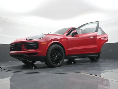 Certified 2024 Porsche Cayenne AWD/4WD image 30