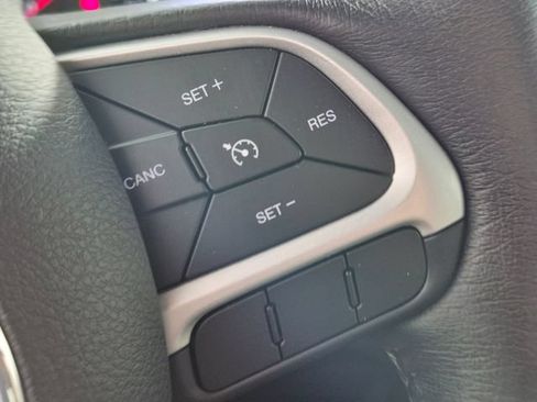 Used 2023 Jeep Renegade Latitude w/ Premium Group AWD/4WD image 18