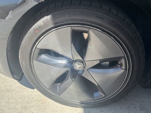 Used 2019 Tesla Model 3 Standard Range image 6