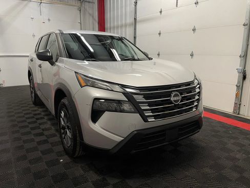 Used 2024 Nissan Rogue S image 6