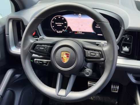 Used 2024 Porsche Cayenne S w/ Premium Package Plus image 22
