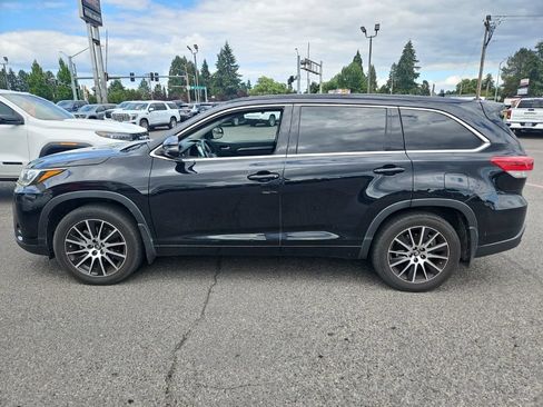 Used 2017 Toyota Highlander SE AWD/4WD image 2