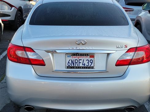 Used 2011 INFINITI M37 w/ Sport Pkg RWD image 4