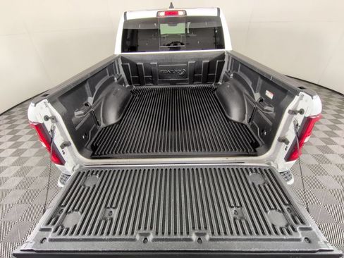 Used 2025 RAM 1500 Big Horn AWD/4WD image 23