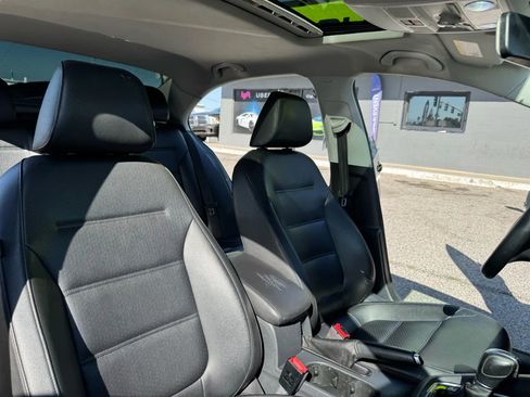 Used 2017 Volkswagen Jetta SEL image 18