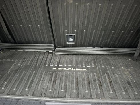 Used 2022 Toyota Highlander Platinum image 17