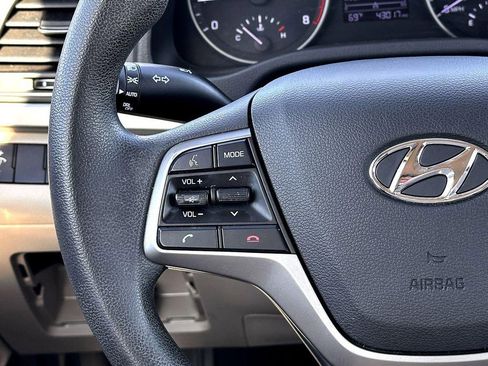 Used 2017 Hyundai Elantra SE image 21