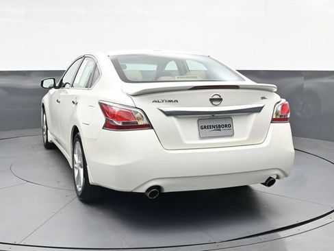 Used 2015 Nissan Altima 2.5 SL w/ Technology Package FWD image 4