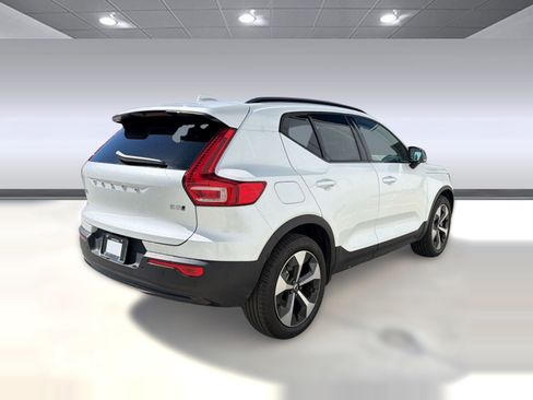 Used 2023 Volvo XC40 B5 Plus w/ Protection Package Premier image 9