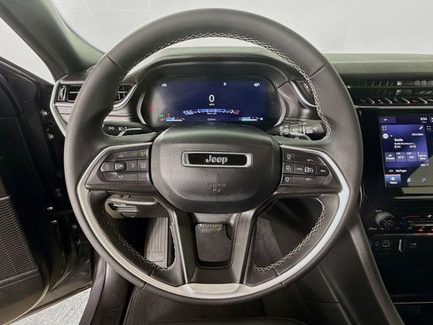 Used 2024 Jeep Grand Cherokee L Laredo image 13