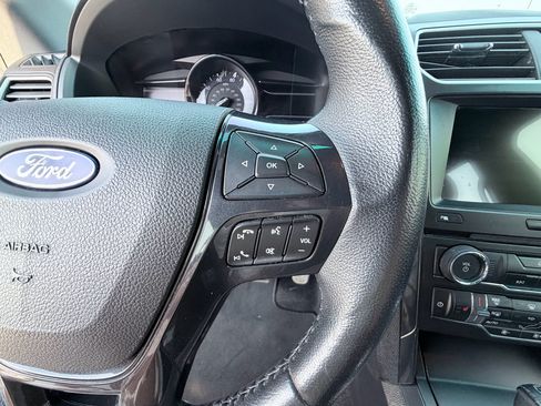 Used 2017 Ford Explorer XLT w/ Equipment Group 202A FWD image 15