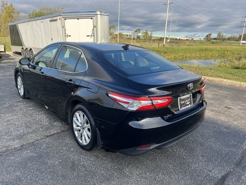 Used 2020 Toyota Camry LE image 5