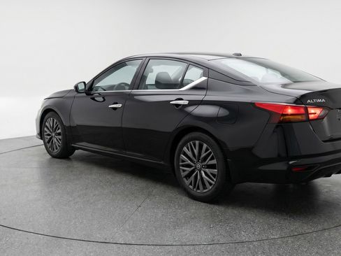 Used 2025 Nissan Altima 2.5 SV FWD image 6