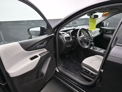 Used 2021 Chevrolet Equinox LS w/ LS Convenience Package FWD image 17