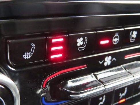 Used 2024 Jeep Grand Cherokee Overland w/ Luxury Tech Group IV image 6