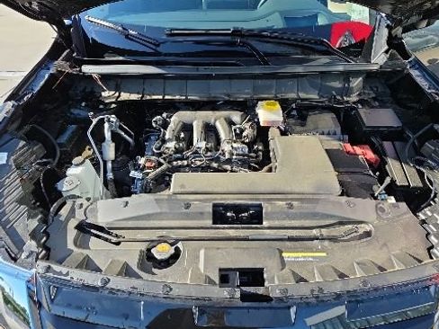 Used 2025 Nissan Pathfinder Platinum w/ Cargo Package AWD/4WD image 31