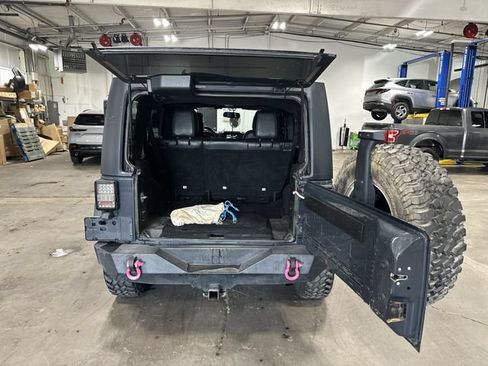 Used 2017 Jeep Wrangler Unlimited Rubicon w/ Connectivity Group AWD/4WD image 25