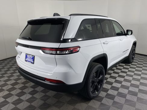 New 2025 Jeep Grand Cherokee Altitude image 7