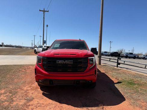 Used 2022 GMC Sierra 1500 Elevation w/ LPO, Elevation Black Package image 4