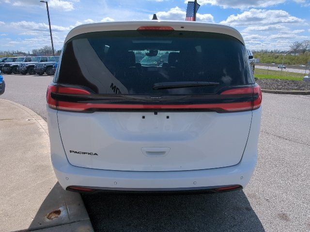 New 2026 Chrysler Pacifica Select FWD image 29