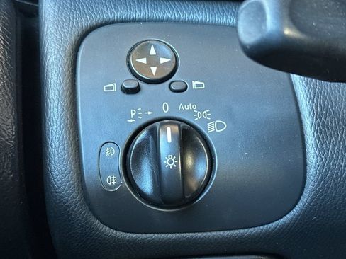 Used 2006 Mercedes-Benz C 230 Sedan image 27