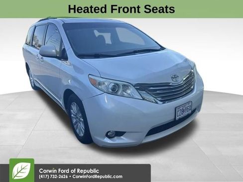 Used 2017 Toyota Sienna XLE Premium image 5