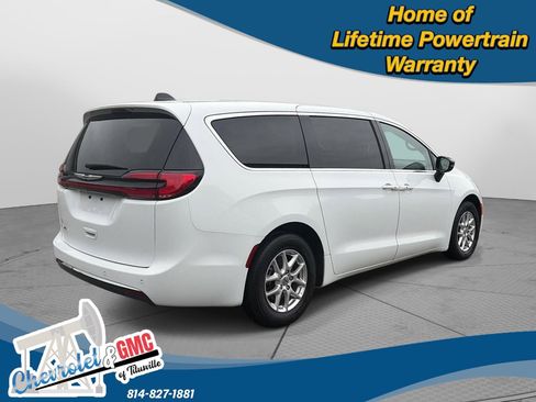 Used 2024 Chrysler Pacifica Touring-L FWD image 6