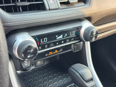 Used 2025 Toyota RAV4 LE AWD/4WD image 19