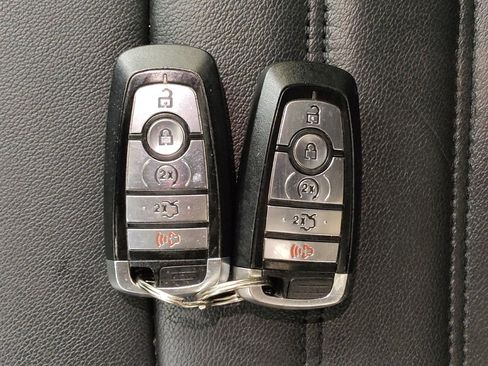 Used 2017 Ford Fusion Energi SE image 32