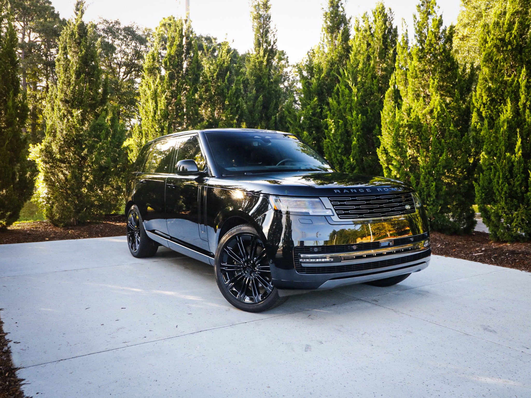 Used 2026 Land Rover Range Rover Long Wheelbase SE AWD/4WD image 2