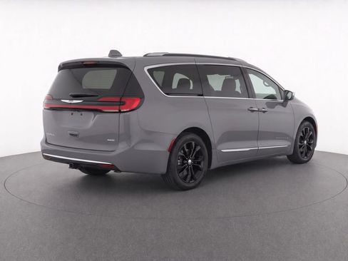 Used 2022 Chrysler Pacifica Pinnacle AWD/4WD image 4