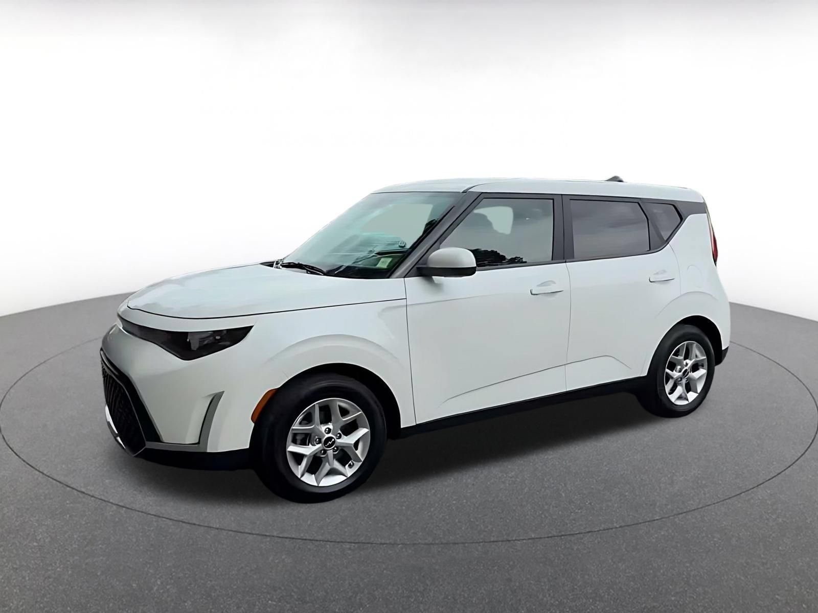 Used 2025 Kia Soul LX w/ LX Technology Package FWD image 7