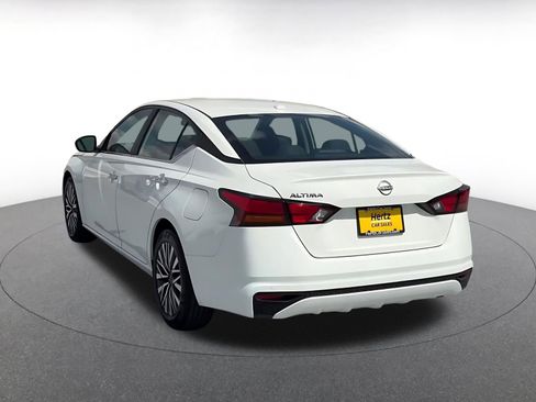 Used 2025 Nissan Altima 2.5 SV FWD image 11