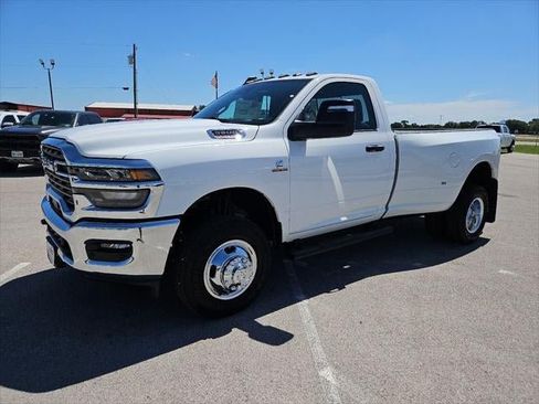 New 2026 RAM 3500 Tradesman AWD/4WD image 32