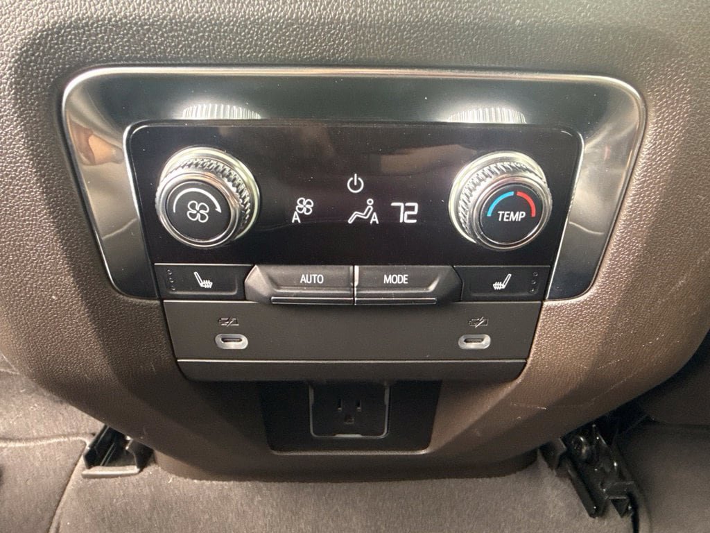 Used 2022 GMC Yukon SLT w/ SLT Luxury Package AWD/4WD image 16