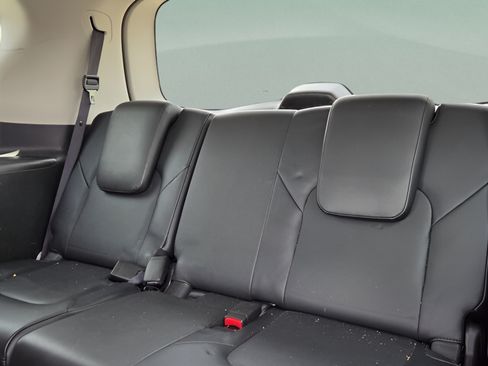 Used 2017 INFINITI QX80 2WD w/ Deluxe Technology Package image 11