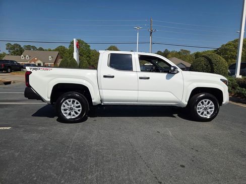 Used 2025 Toyota Tacoma SR image 11