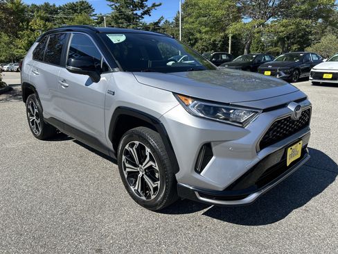 Used 2021 Toyota RAV4 XSE image 3
